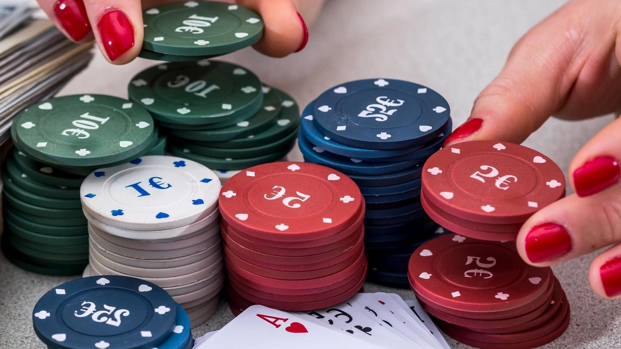 Apa yang membutuhkan lebih banyak keterampilan, poker dengan batas atau poker tanpa batas?